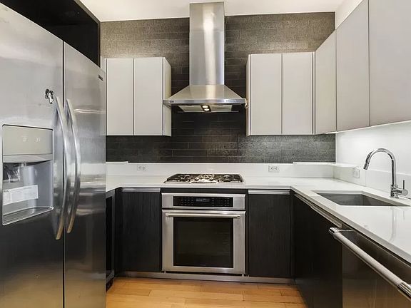 3rd image of 247 W 46th St #2105
