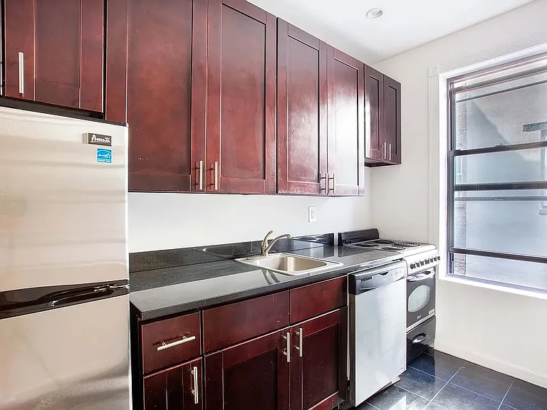 163 E 92nd St #18 — Photo 2