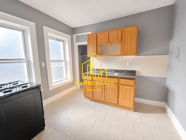 323 Park Ave #11 — Photo 1