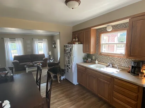 516 S 11th St, Sac City, IA 50583