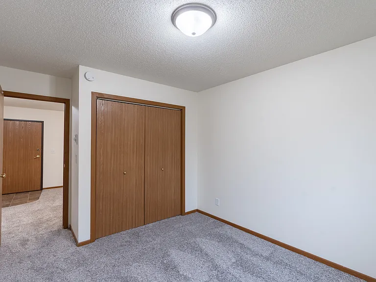 Fargo, ND Brownstone Apartments | 21C | Bedroom