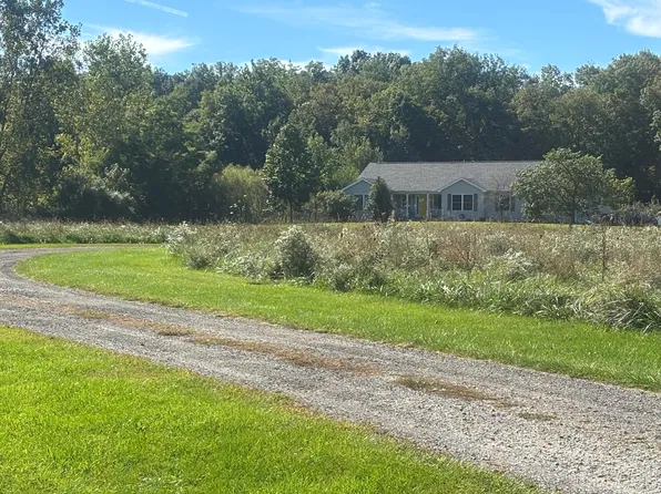 17172 S Basswood Rd, Three Oaks, MI 49128