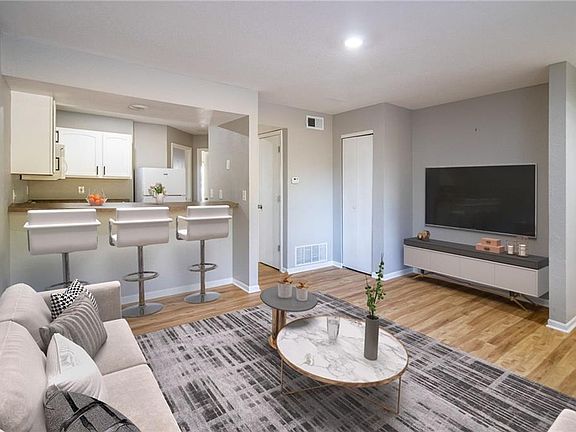 3rd image of 1506 W 25th Ct APT E7