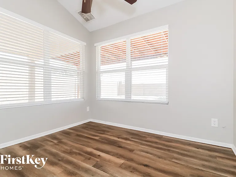 6543 W Kings Ave — Photo 5