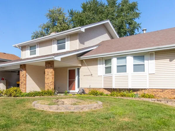 3720 Pinehill Rd, Bellevue, NE 68123
