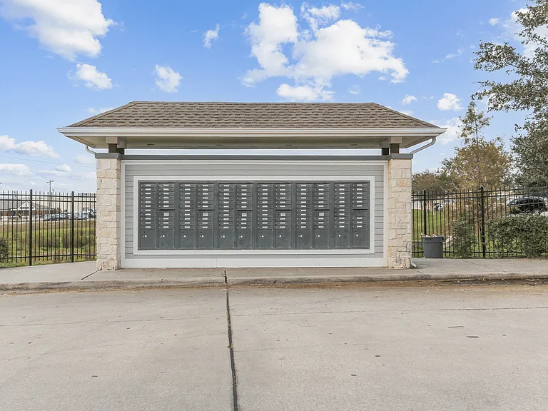 The Villas at Shaver Apartments — Photo 9