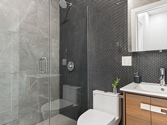 4th image of 352 Palmetto St APT 2L