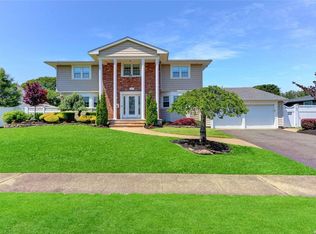 31 Andrews Dr, Massapequa Park, NY 11762