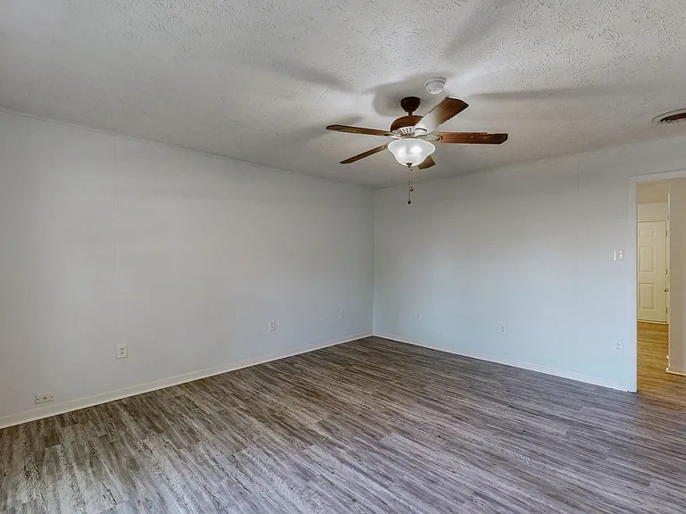 8614 Burleson Ln — Photo 27
