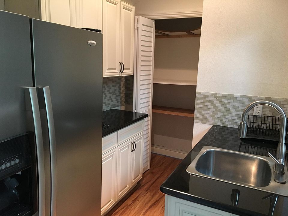 1st image of 4006 Canyon Dr #B