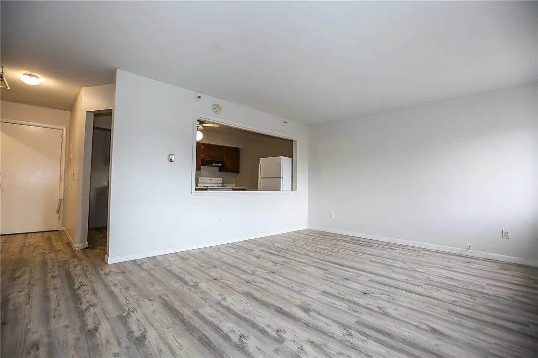 1 bed, 1.0 bath, 500 sqft, $1,295 — Photo 2