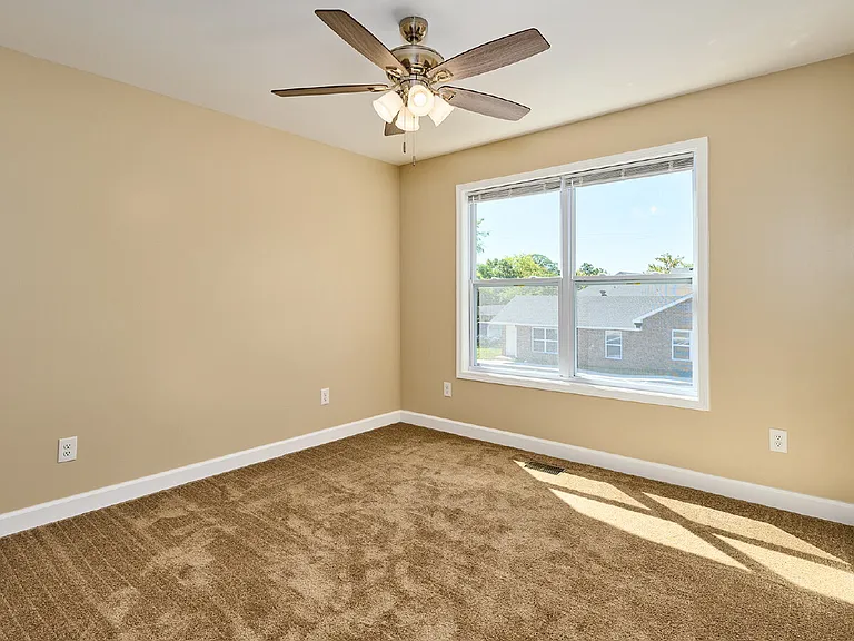 361 Crescent Dr #5 — Photo 6