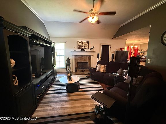 5th image of 476 Parker Dr