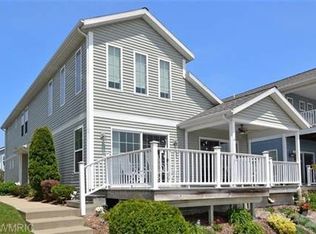 411 Island Pointe Dr, Saint Joseph, MI 49085