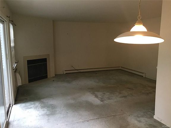 4th image of 15 Lexington Hills Unit 9