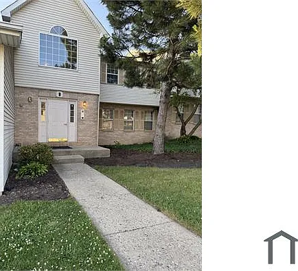 1 W Acorn Ln #2A — Photo 2