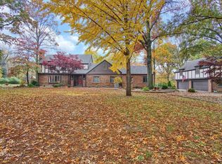 100 Lakewood Dr, Glen Carbon, IL