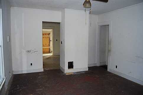 3rd image of 519 Young St