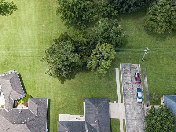 2nd image of 119 Louis Dr