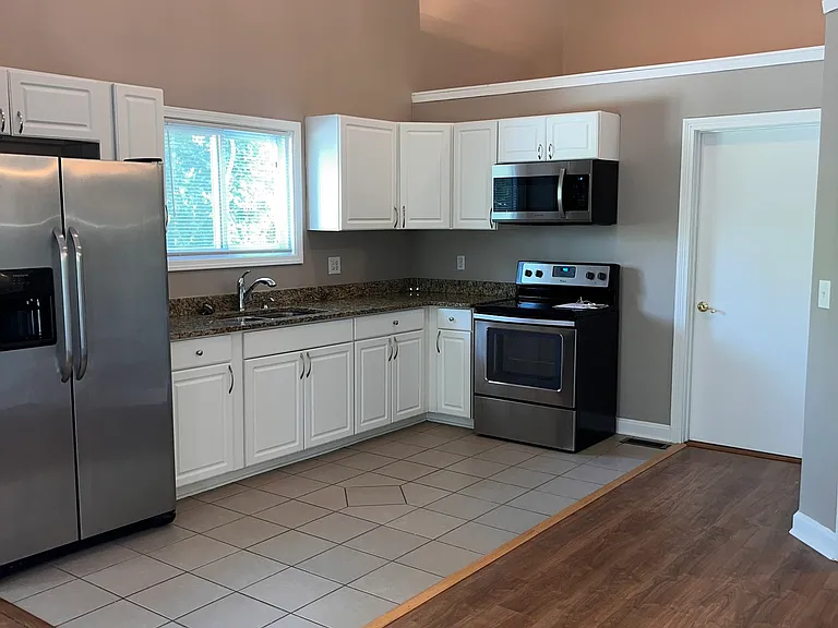 945 Fox Hill Dr #B — Photo 10