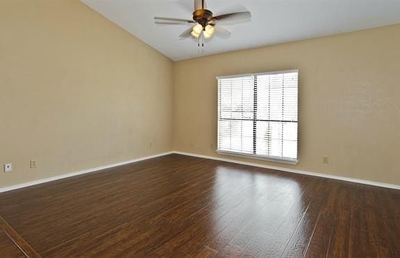 3rd image of 2033 Cologne Dr