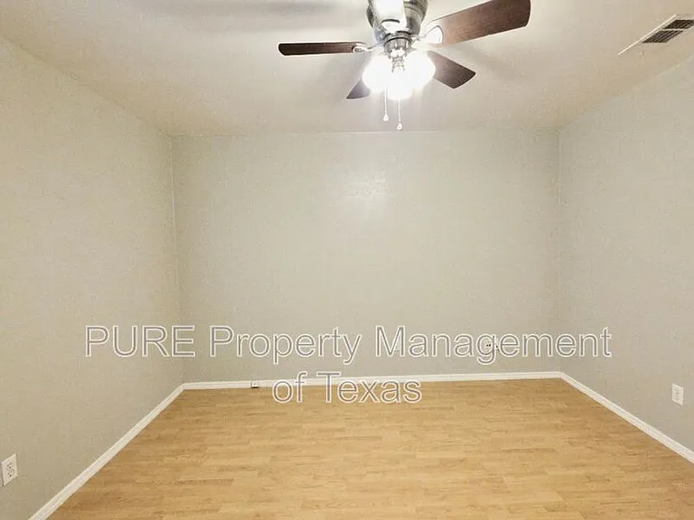 8508 Romney Rd — Photo 10