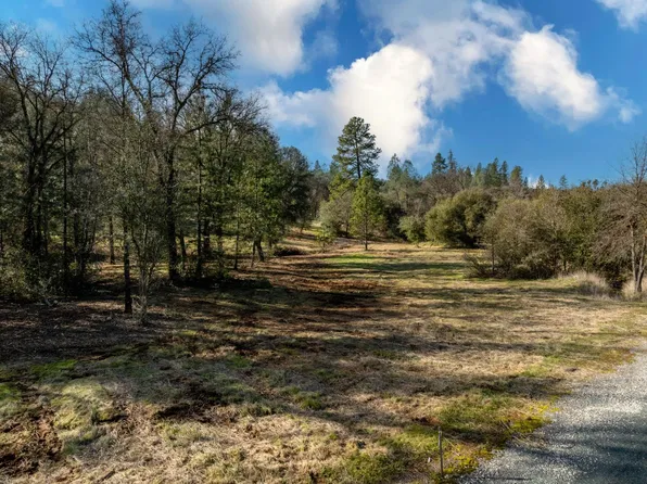 22130 Iron Horse Dr, Grass Valley, CA 95949