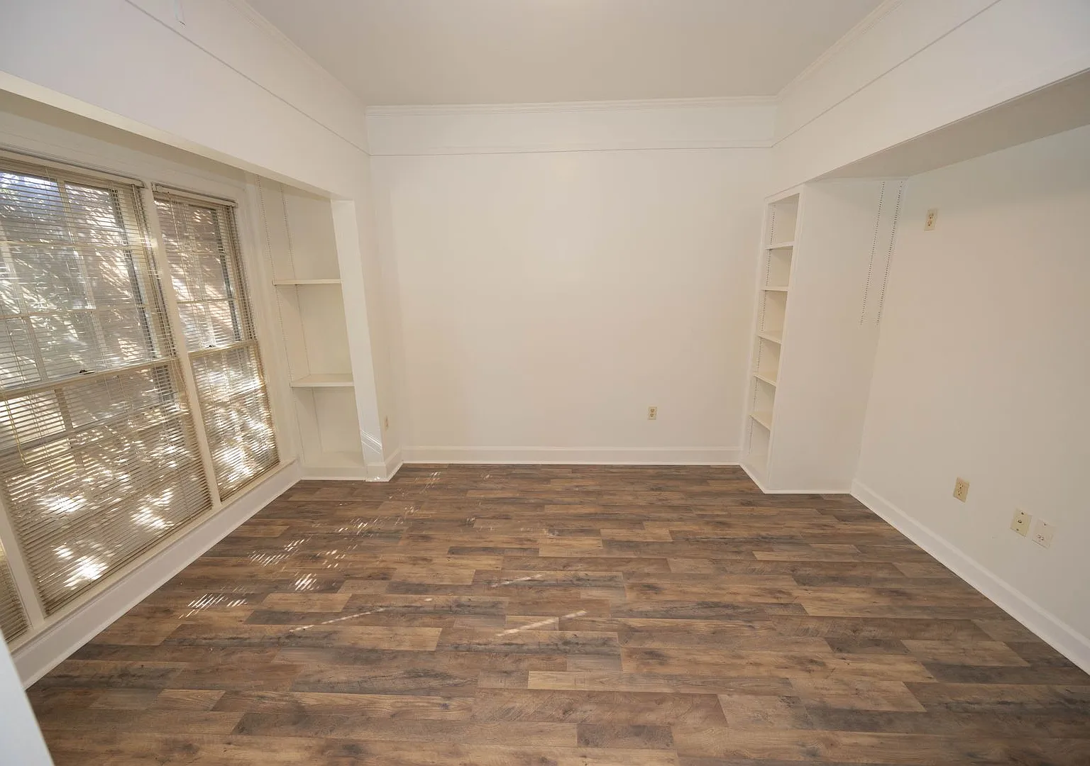 2043 Hazel Hedge Ln. — Photo 4