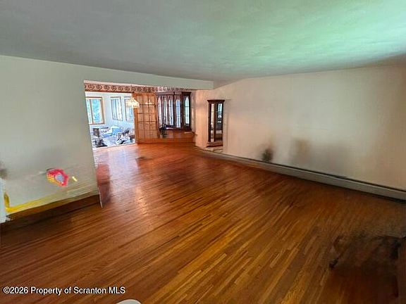 3rd image of 603 Oak Ln