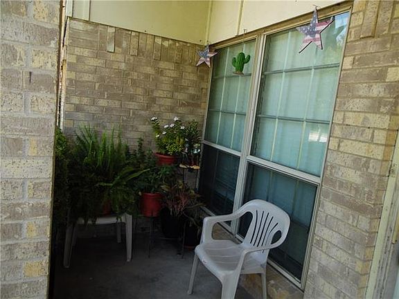 4th image of 902 S Alexander Ave