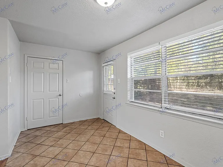 3204 Caribbean Dr — Photo 11