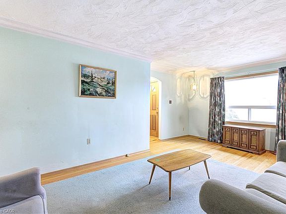 4th image of 21 Dixon Rd