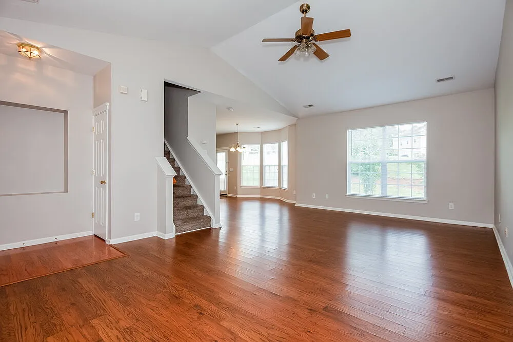 3 bed, 2.5 bath, 1637 sqft, $1,830 — Photo 4