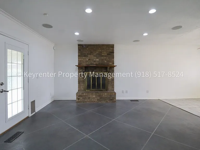 12804 E 13th St — Photo 14