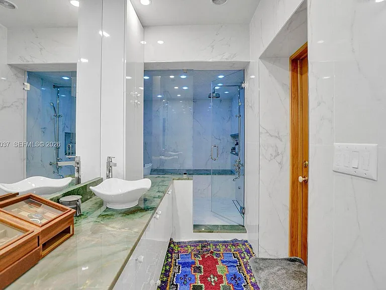 6350 Pinetree Dr — Photo 8