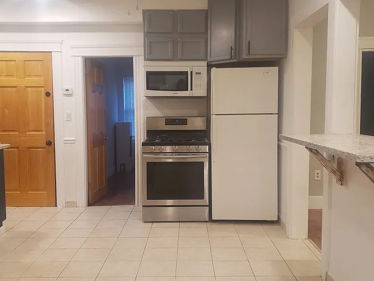 18 Warwick St #1 — Photo 3