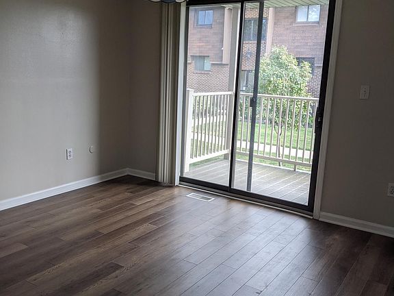 4th image of 3920 Ridge Lea Rd APT A