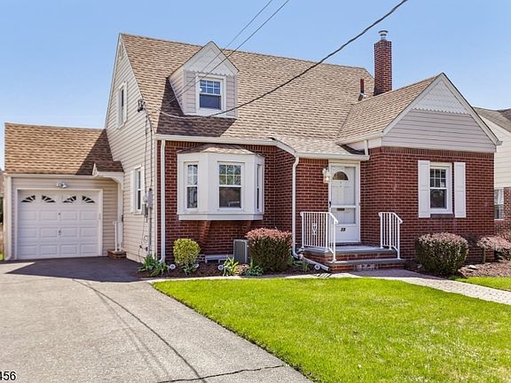 3rd image of 59 Pershing Rd