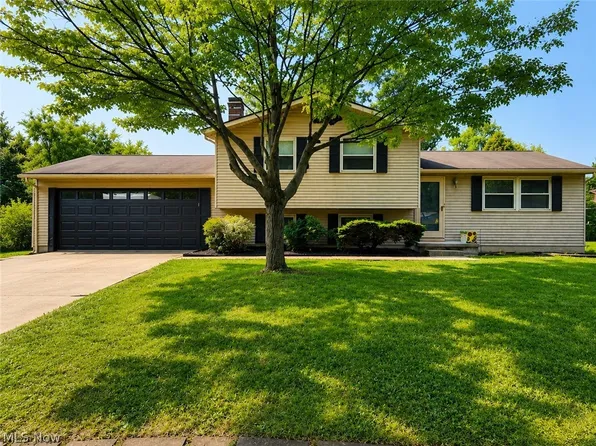 4566 Chatwood Dr, Stow, OH 44224