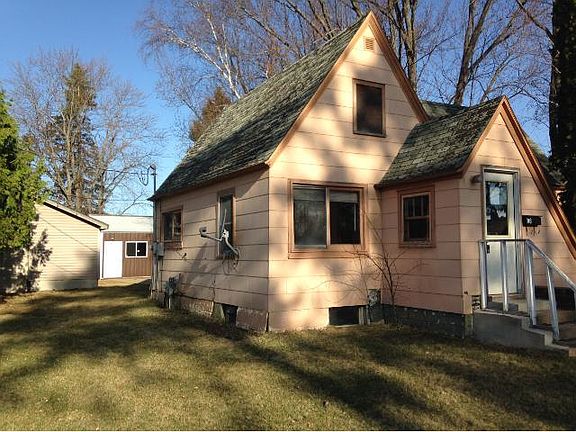 2nd image of 318 2nd Ave NE