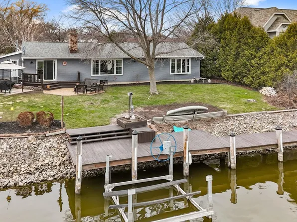 1866 Cliffview Ct, Oshkosh, WI 54901