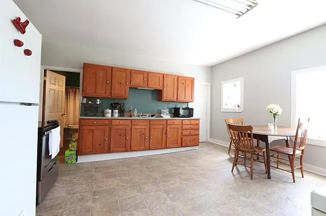 3 bed, 1.0 bath, $1,500 — Photo 4