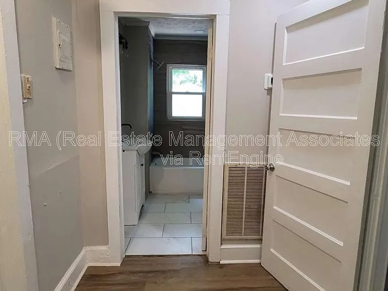363 N 16th St — Photo 13