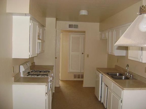 3rd image of 5025 McCormick Ln