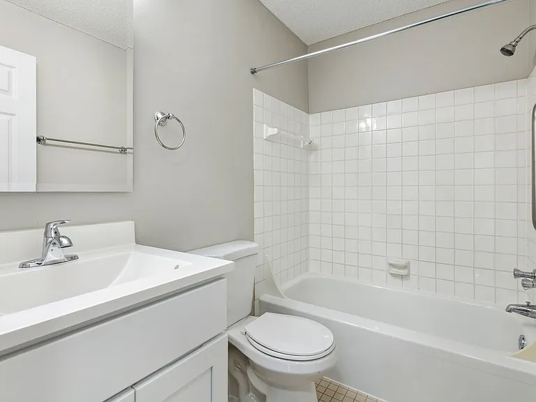 Eastgate Apartments — Photo 68