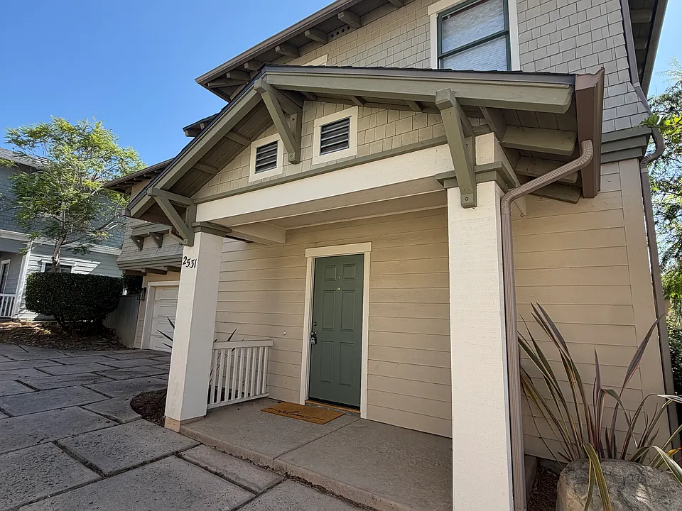 2531 De La Vina St