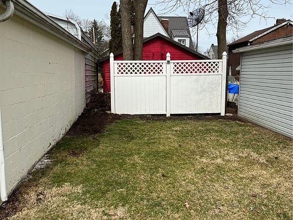 4th image of 1857 Shaw Ave