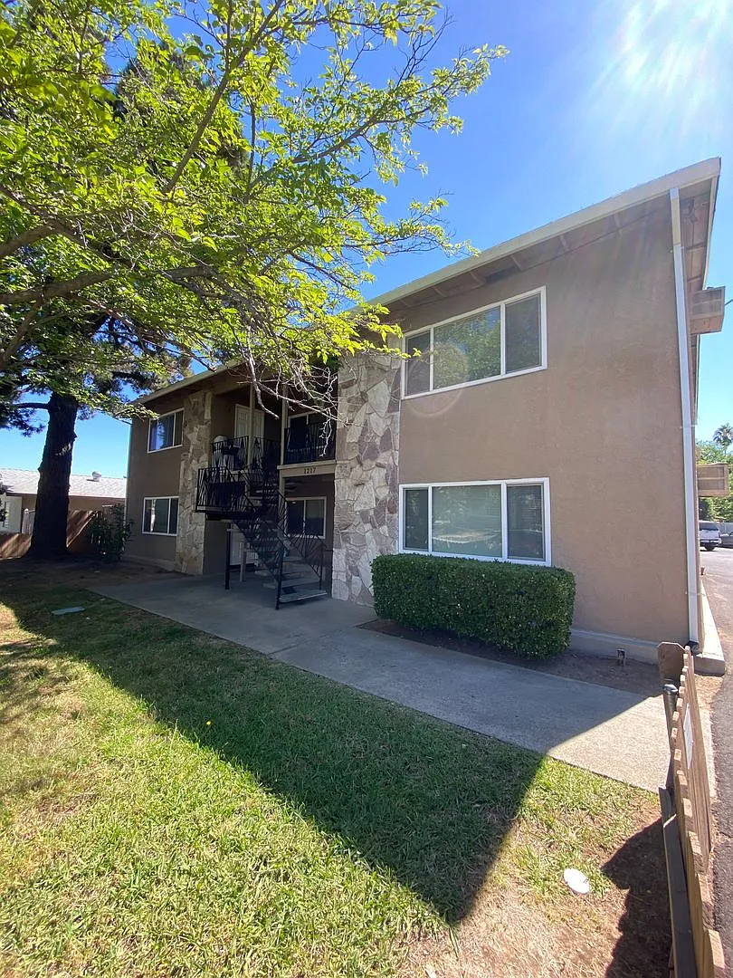 1217 McKinley Drive — Photo 1