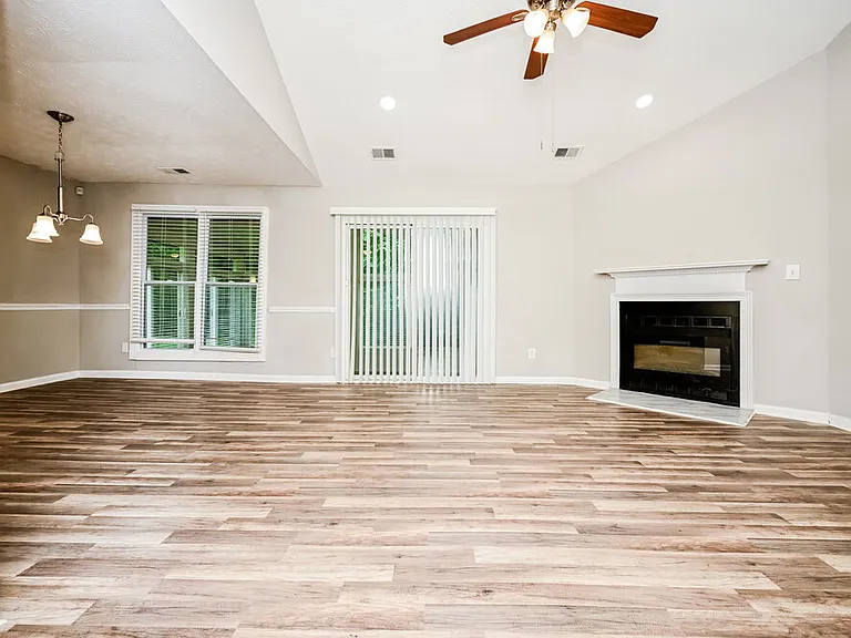 2921 Sunset Ct — Photo 3