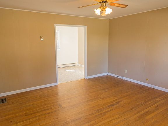 2nd image of 397 Boxwood Ln